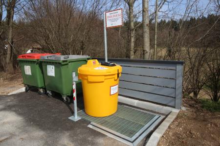 POSTAVITEV ZBIRALNIKOV ZA ODPADNO OLJE LOŠKO CERKNICA 06 FOTO LJUBO VUKELIČ